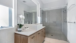 Shower, jetted bath, towels