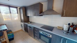 ثلاجة، ميكروويف، فرن، غسالة أطباق