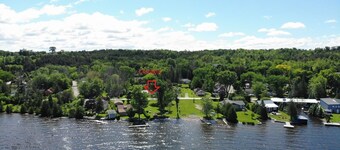 Newly Renovated 2 Bedroom Cabin - Sandy Beach/Firepit/Boating & More