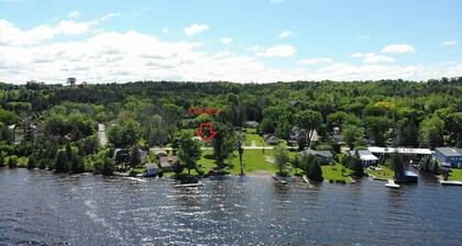 Newly Renovated 2 Bedroom Cabin - Sandy Beach/Firepit/Boating & More