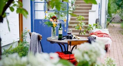 Small romantic apartment with sauna, garden, pool