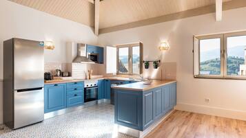 Refrigerador, microondas, horno y lavavajillas