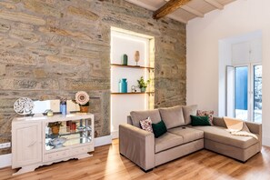 TV - Feel Discovery Homes in Douro III (Peso da Régua)