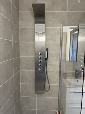 Bruser, håndklæder, Toiletpapir