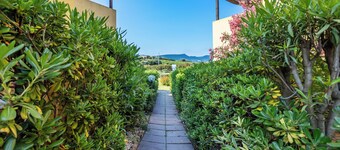 Ferienwohnung "Corbezzolo" mit Poolblick, Gemeinschaftspool und Klimaanlage