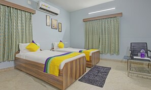 Standard Room | Desk, iron/ironing board - Itsy Hotels Sidhartha Residency (Bhubaneshwar)