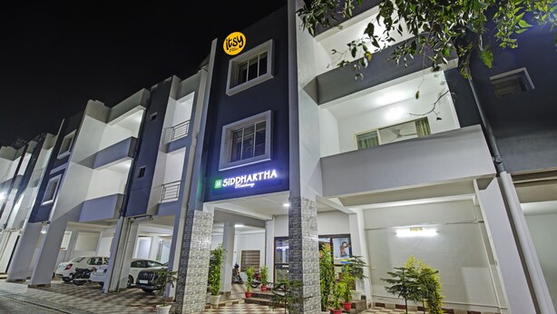 A multi-story building with a sign reading "SIDDHARTHA Residences". - Itsy Hotels Sidhartha Residency (Bhubaneshwar)