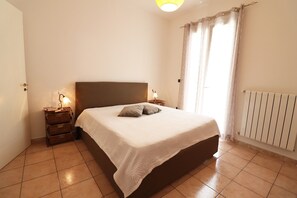 2 Schlafzimmer, BĂŒgeleisen/BĂŒgelbrett, WLAN, BettwĂ€sche