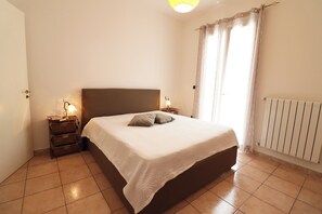 2 Schlafzimmer, Bügeleisen/Bügelbrett, Bettwäsche