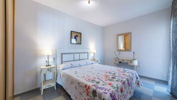 2 slaapkamers, een strijkplank/strijkijzer, gratis wifi, beddengoed