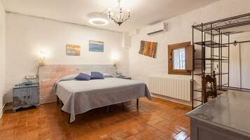 2 slaapkamers, een strijkplank/strijkijzer, gratis wifi, beddengoed