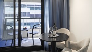 Classic Room, 1 Bedroom, Balcony - Mercure Melbourne St Kilda Road (Melbourne)