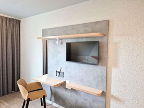 Quarto casal standard, 1 cama de casal | Escrivaninha, quartos à prova de som, Wi-Fi de cortesia, roupa de cama