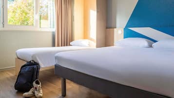 スタンダード ダブルルーム ベッド (複数台) | 外観