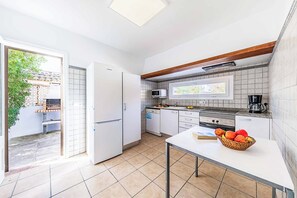 Fridge, microwave, oven, dishwasher - Villa Monsy 1 - Three Bedroom Villa, Sleeps 5 (Mallorca)