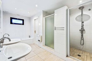 Duschwanne, Handtücher