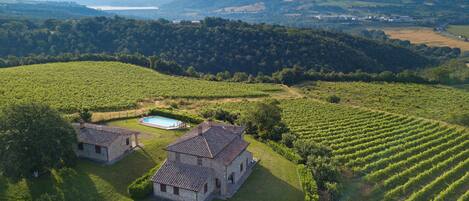 Departamento panorámico, 3 habitaciones, 2 baños, vista a la colina | Vista frontal de la propiedad