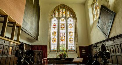 Cosy but spacious, historic cottage on The Red House Estate