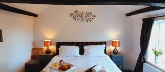 Cosy but spacious, historic cottage on The Red House Estate