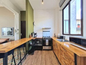 Fridge, microwave, oven, stovetop