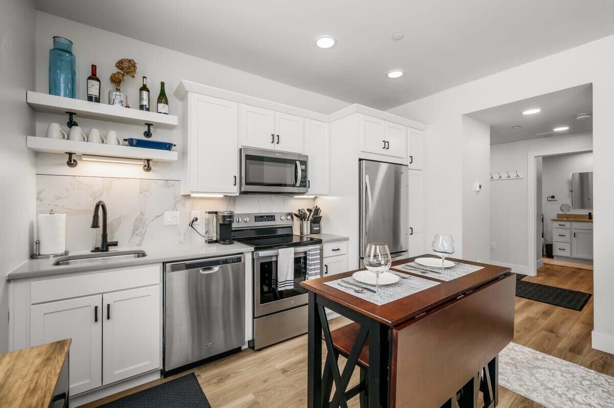 Frigorifero, microonde, forno, piano cottura