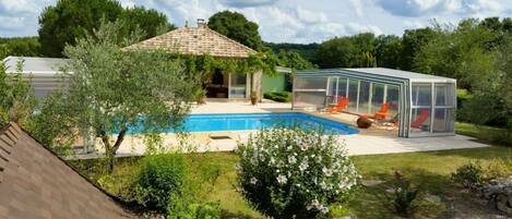 حمّام سباحة خارجي