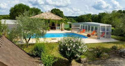 -VIVRE EN PLEIN AIR CUISINE D ETE PETANQUE PISCINE PRIVEE