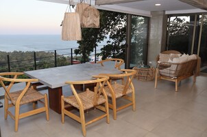 Panoramic Villa | Living area | Smart TV