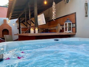 Bain à remous extérieur
