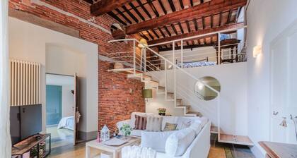 Elegant Apartment in a Quiet Street inside the Walls Of Lucca