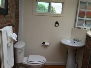 Haartrockner, Handtücher, Seife, Shampoo