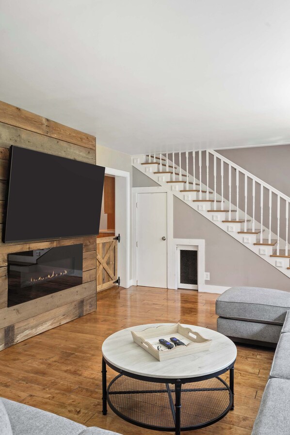 Télévision, cheminée