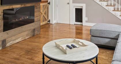 Spacious Family Retreat, Two Living Rooms, Hot Tub