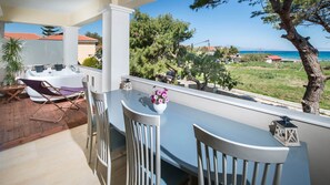 Outdoor dining - Astarte Villas - Coco Palm Deluxe 3 Bedroom Suite (Ζακυνθος)