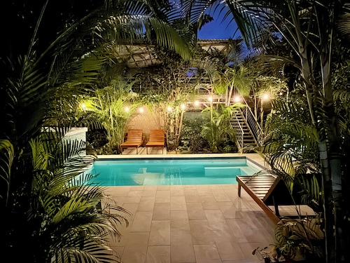 Deluxe Penhouse with Pool - 3 min walk to the beach