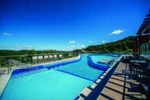 Piscina interna, piscina externa