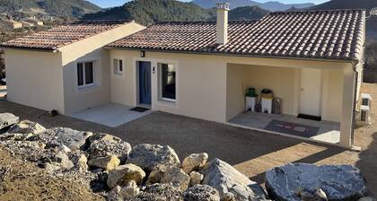 Detached house in a quiet, elevated area