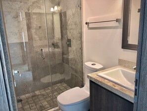central 102 - 1906 | Badezimmer | Dusche, Haartrockner, Handtücher, Seife