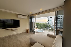 Apartment | Living area | Smart TV - Stay Q Dominique (Cartagena)