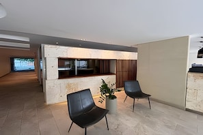 Apartment | Lobby