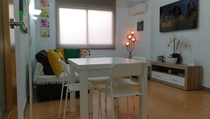Dining - Cozy Central Apartment in Valencia + WiFi + Netflix. (València)