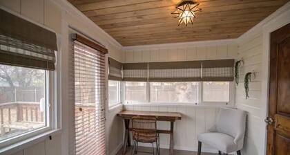 ✮ Charming 2-bedroom Cottage in Oldtown Meridian ✮
