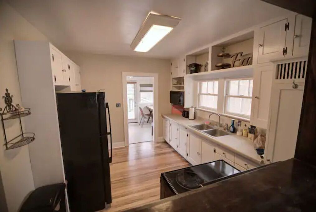 冷蔵庫、電子レンジ、コンロ、コーヒー / ティーメーカー