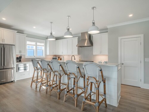 Love Kure | Beautiful Water Views + On-Site Amenities!
