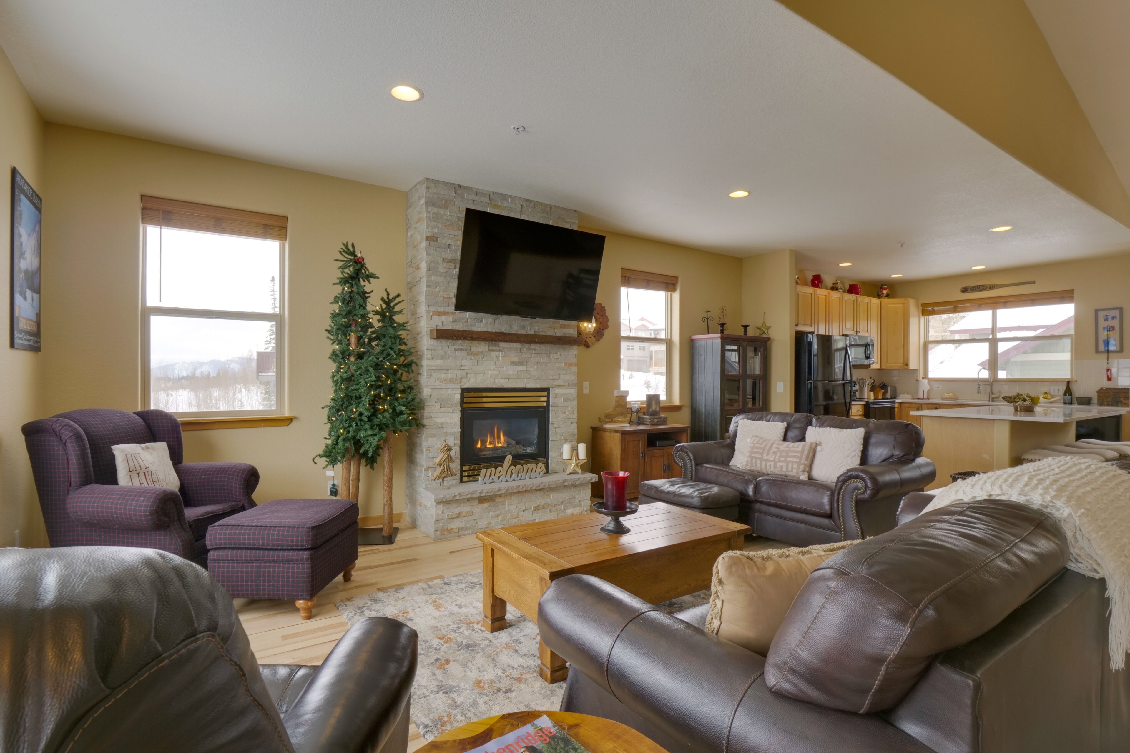 Newly Updated 5 Bedroom Townhome with Gorgeous Views!