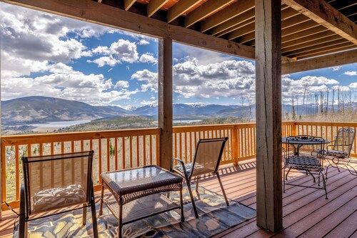 Newly Updated 5 Bedroom Townhome with Gorgeous Deck Views!