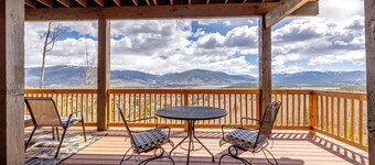 Newly Updated 5 Bedroom Townhome with Gorgeous Deck Views!