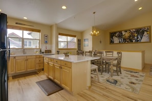 Microwave, stovetop, dishwasher, coffee/tea maker