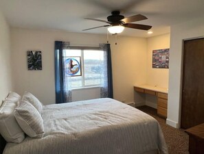 4 bedrooms, iron/ironing board, travel crib, free WiFi - Palisade Orchard Getaway (Palisade)
