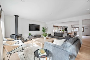 TV, fireplace, offices